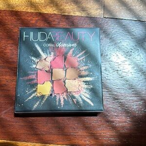 Huda Beauty Eye Shadow Palette